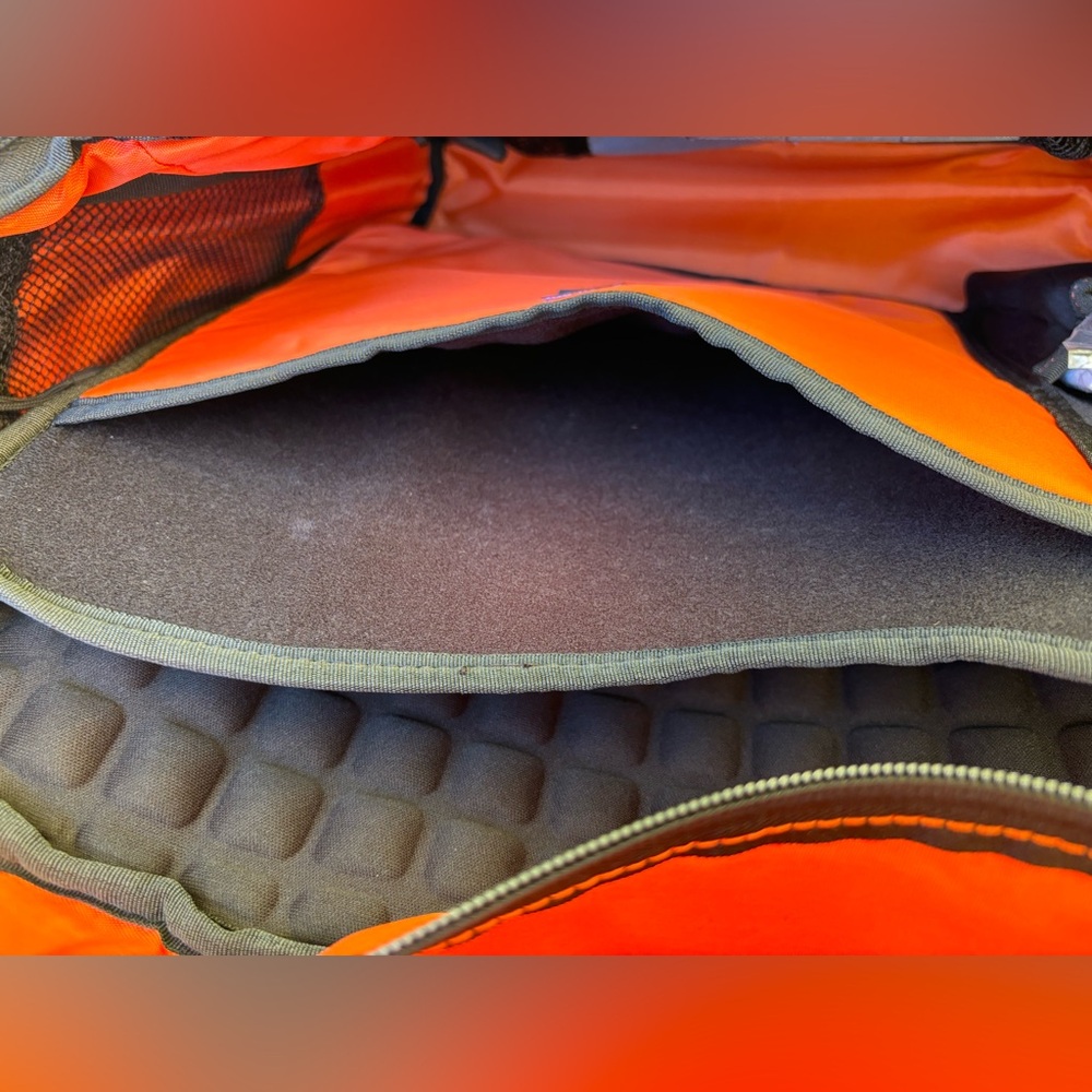 Catalyst Solar Messenger Bag. - Picture 7 of 17